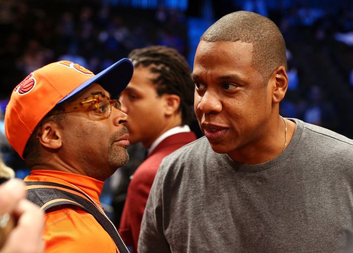 Jay-Z ásamt Spike Lee, þekktasta stuðningsmanni NY Knicks.