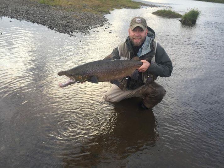 Þórarinn Kristjánsson með 24 punda laxinn úr Víðidalsá