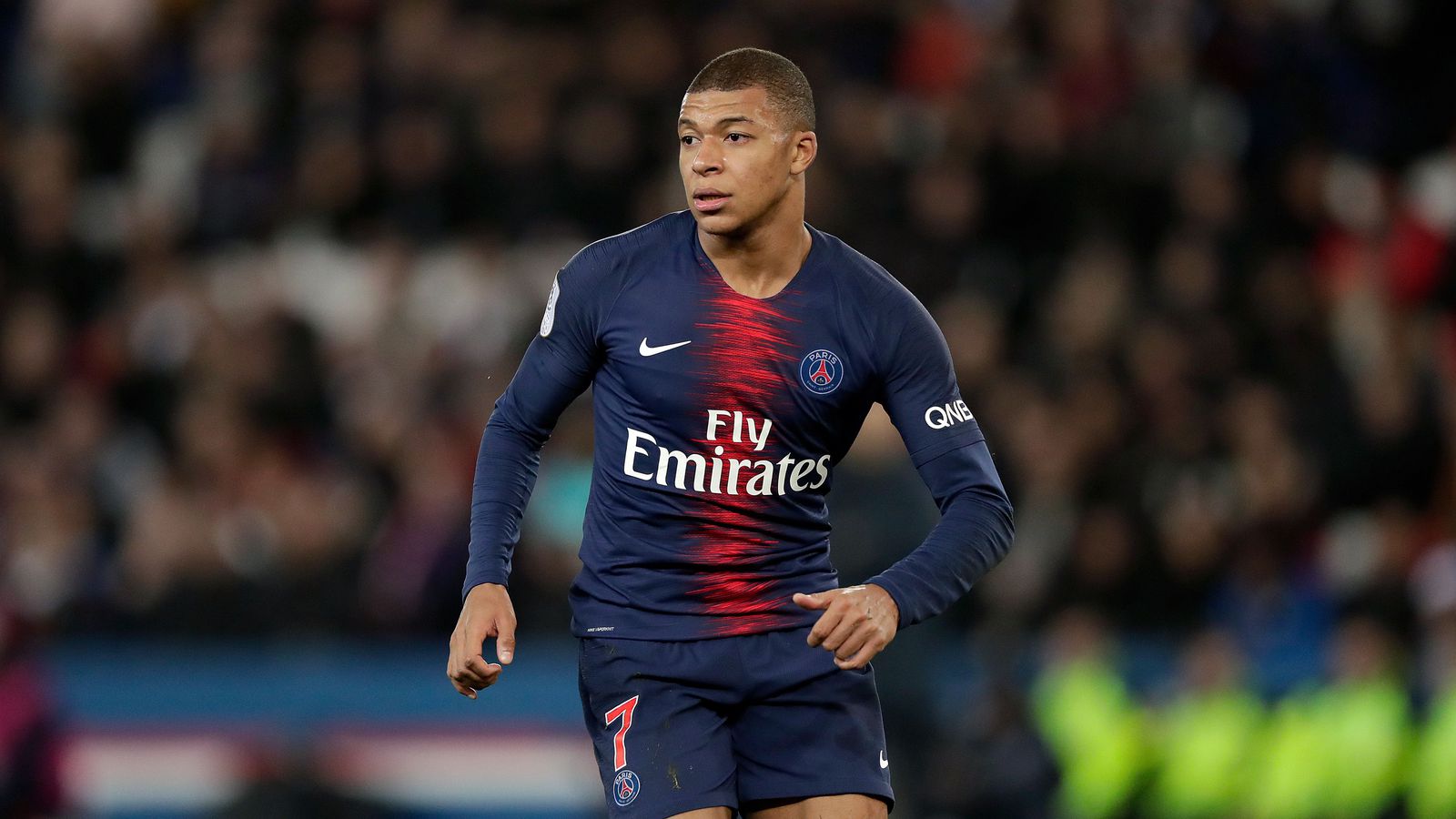 Mbappe. Этан Мбаппе. Thần tượng của Mbappe. Мбаппе крутые фото.