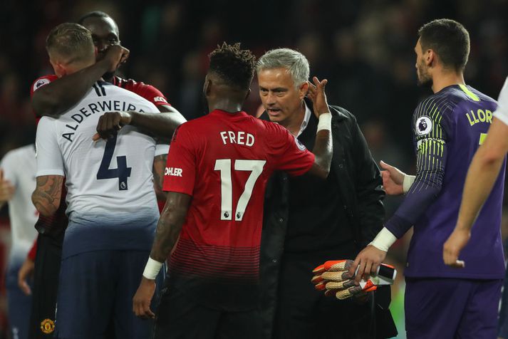 Mourinho ræðir við Fred eftir leik United og Tottenham