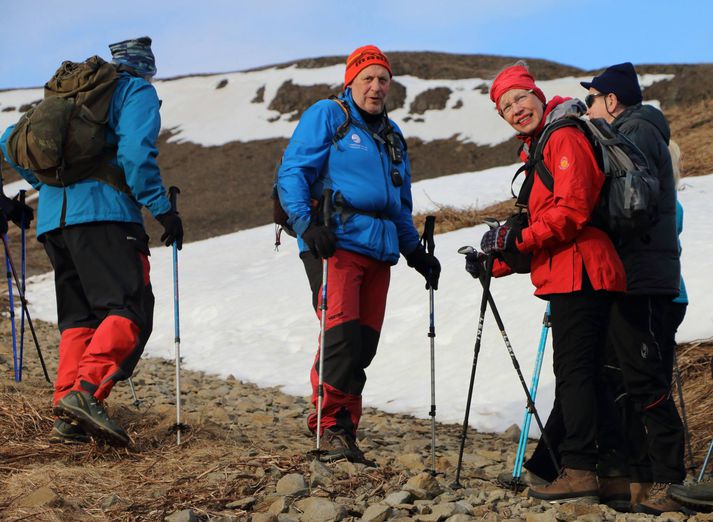 Vígalegur Reynir leiðir hóp sinn á topp Úlfarsfells. Nú stendur mikið til því þúsundasta ferðin verður farin tíunda þessa mánaðar.