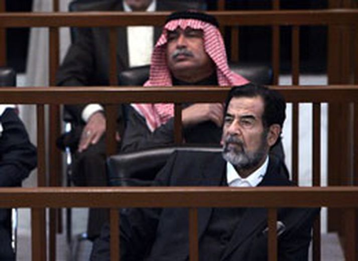 Saddam Hussein, í réttarsal í Bagdad