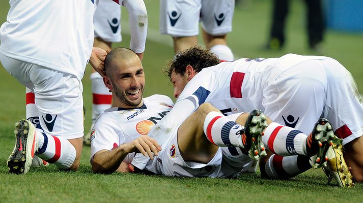 Marco Di Vaio fagnar öðru marka sinna í kvöld.