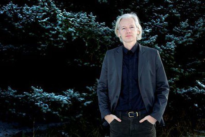 Mamma Julians Assange rekur brúðuleikhús í Ástralíu, heimalandi þeirra