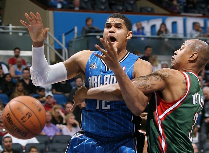 Butler reynir að verjast gegn Tobias Harris