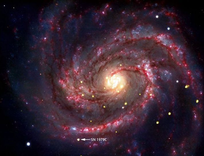 Sprengistjarnan SN 1979C í þyrilvetrarbrautinni M100.
mynd/nasa/cxc/jpl/eso