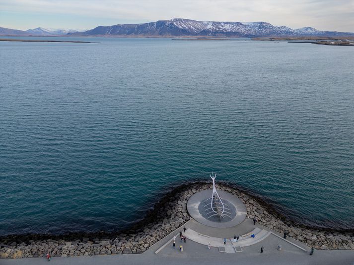 Veðurstofan spáir fremur mildu veðri í dag.