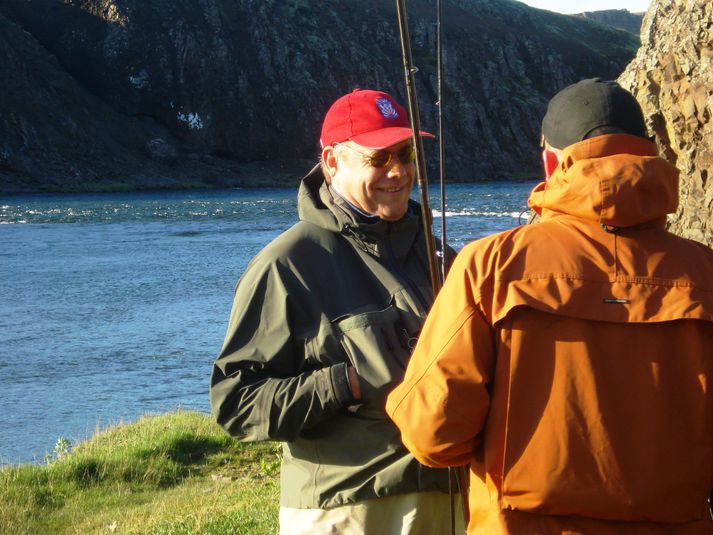 Afar þungt hljóð er í Bjarna Júlíussyni, formanni SVFR, vegna framgöngu Stangaveiðifélags Selfoss og íhugar stjórn SVFR aðild sína að LS vegna málsins