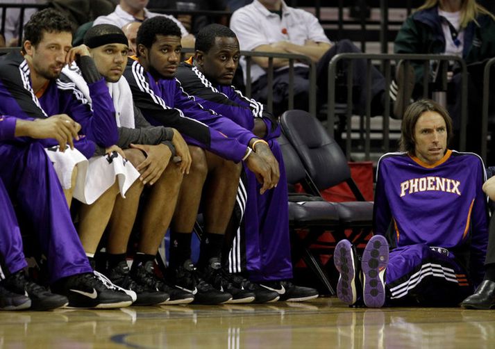 Steve Nash hefur horft á síðustu tvo leiki Phoenix Suns.