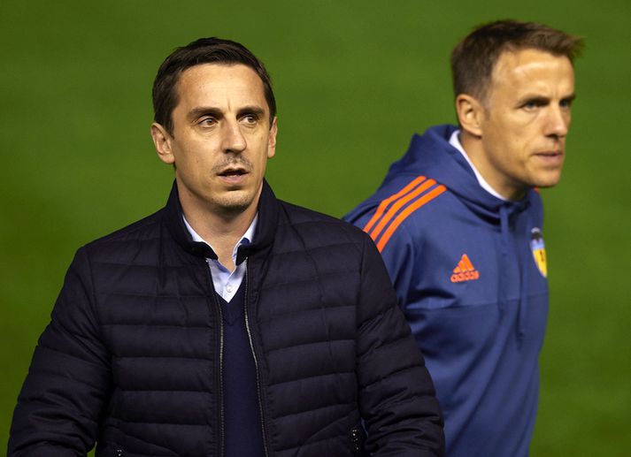 Gary Neville er stjóri Valencia og Phil, til hægri, bróðir hans er í þjálfaraliðinu.