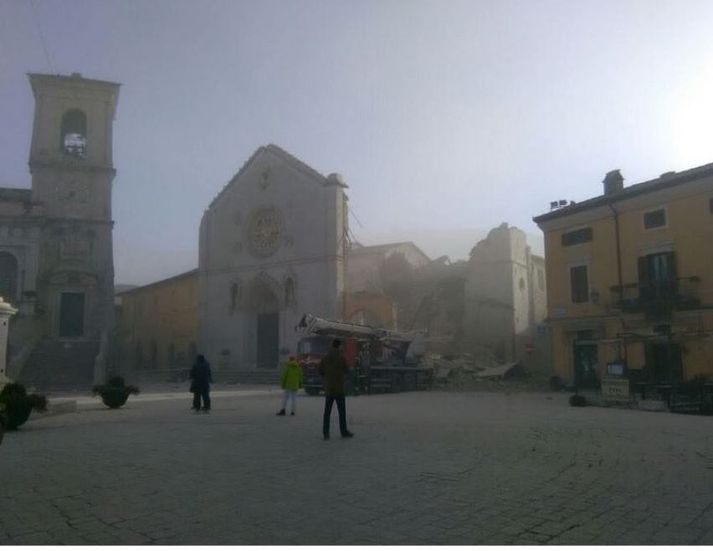 San Benedetto kirkjan í bænum Norcia er illa farin af völdum skjálftans.