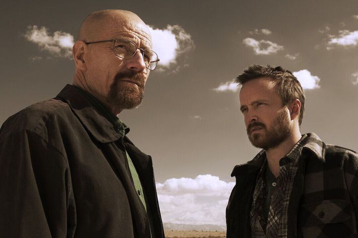 Aðalsöguhetjur Breaking Bad eru þeir Walter White og Jesse Pinkman. White þekkti efnafræðina upp á hár, en Pinkman var með gangverk fíkniefnamarkaðarins á hreinu.