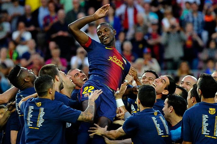 Abidal var tolleraður að loknum síðasta heimaleik Barcelona á tímabilinu.