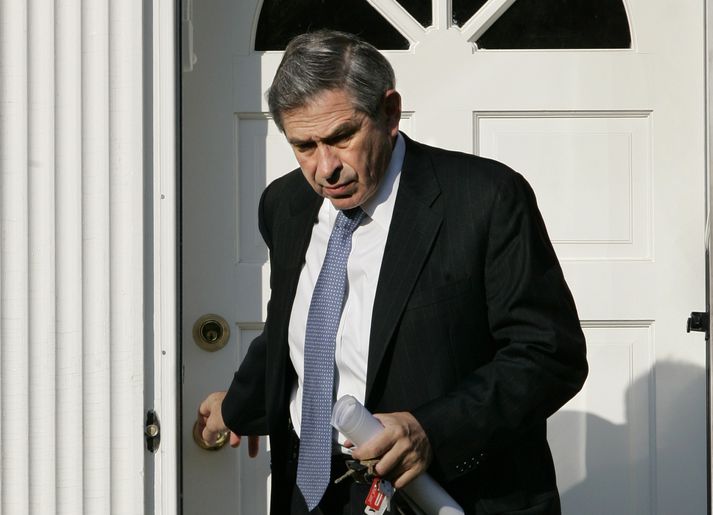 Paul Wolfowitz, þungur á brún.