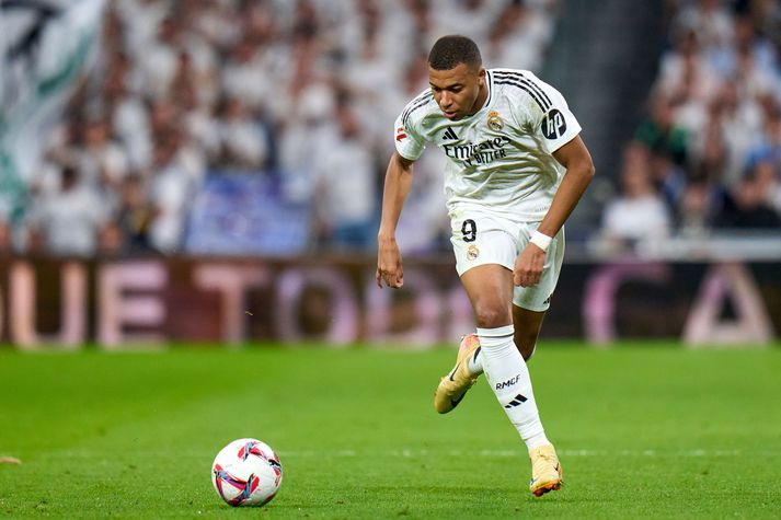 Real Madrid CF v Villarreal CF - La Liga EA Sports MADRID, SPAIN - OCTOBER 05: Kylian Mbappe of Real Madrid CF runs with the ball during the LaLiga match between Real Madrid CF and Villarreal CF at Estadio Santiago Bernabeu on October 05, 2024 in Madrid, Spain. (Photo by Diego Souto/Getty Images)