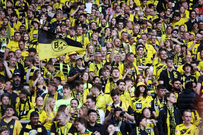 Westfalenstadion, heimavöllur Borussia Dortmund, verður skreyddur merkjum vopnaframleiðanda á næsta tímabili.