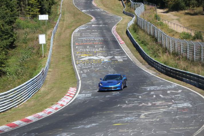 Chevrolet Corvette í Nürburgring brautinni.