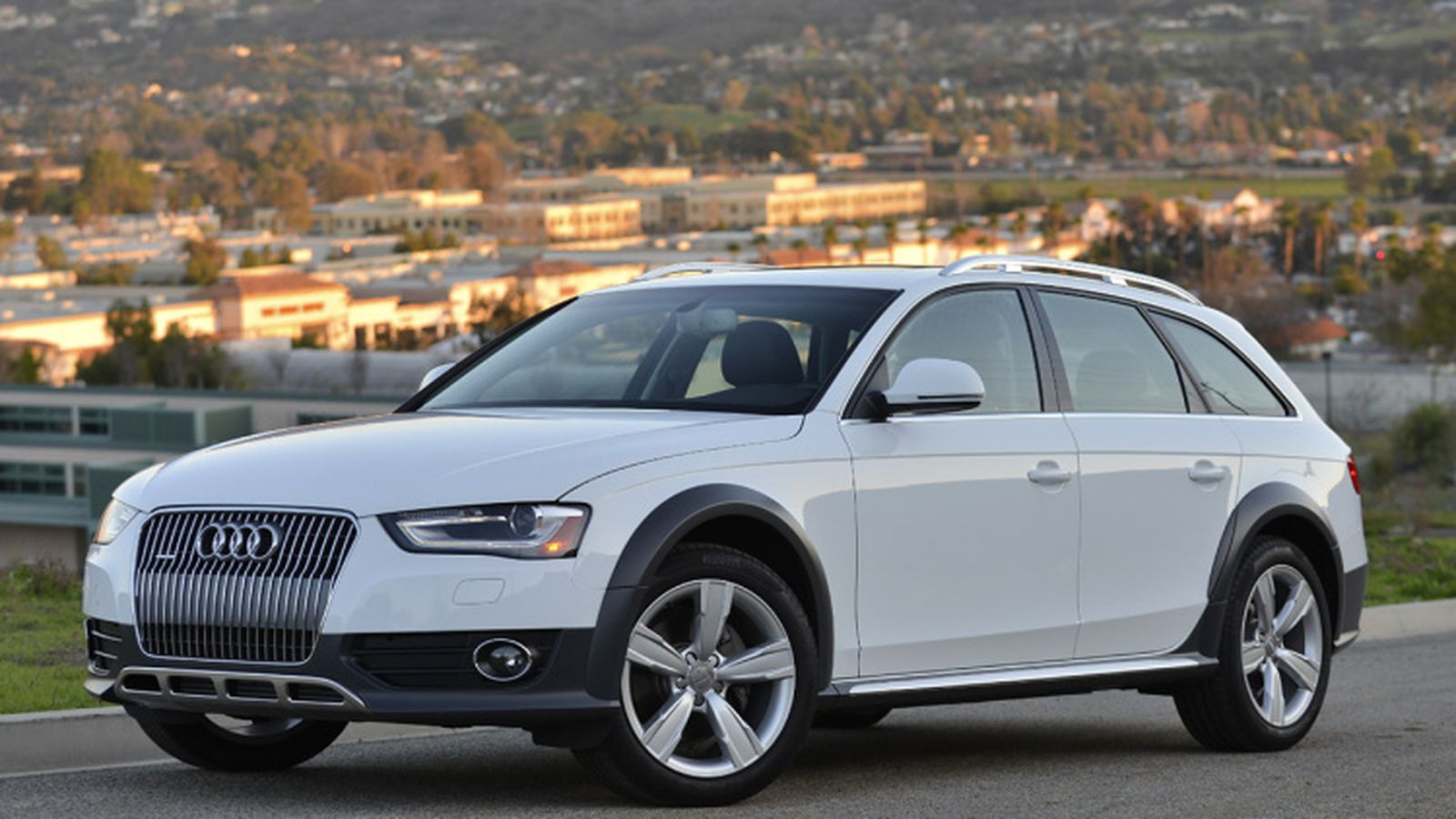 Audi km. Ауди q5 Олроуд. Audi Allroad 2013. Ауди Олроуд 1. Ауди а4 кроссовер.