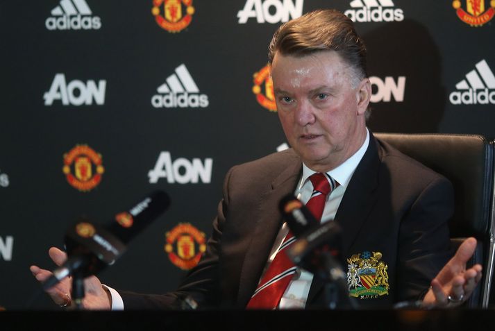 Van Gaal fer yfir málin með blaðamönnum í dag.