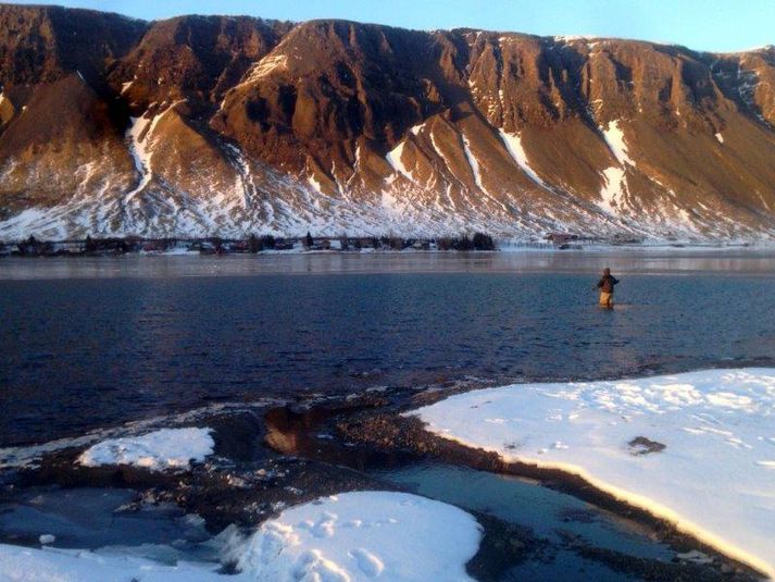 Það var kuldalegt við Meðalfellsvatn í morgun