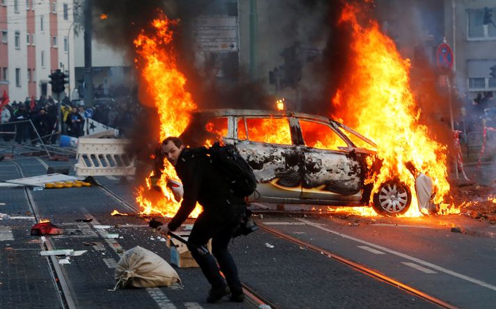 Búist var við þúsundum liðsmanna "Blockupy“-hreyfingarinnar í miðborg Frankfurt í dag.