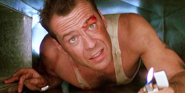 Bruce Willis í fyrstu Die Hard myndinni. Sjötta myndin gerist í raun fyrir þann tíma.