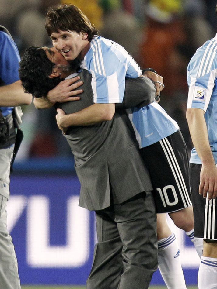 Lionel Messi og Diego Maradona.