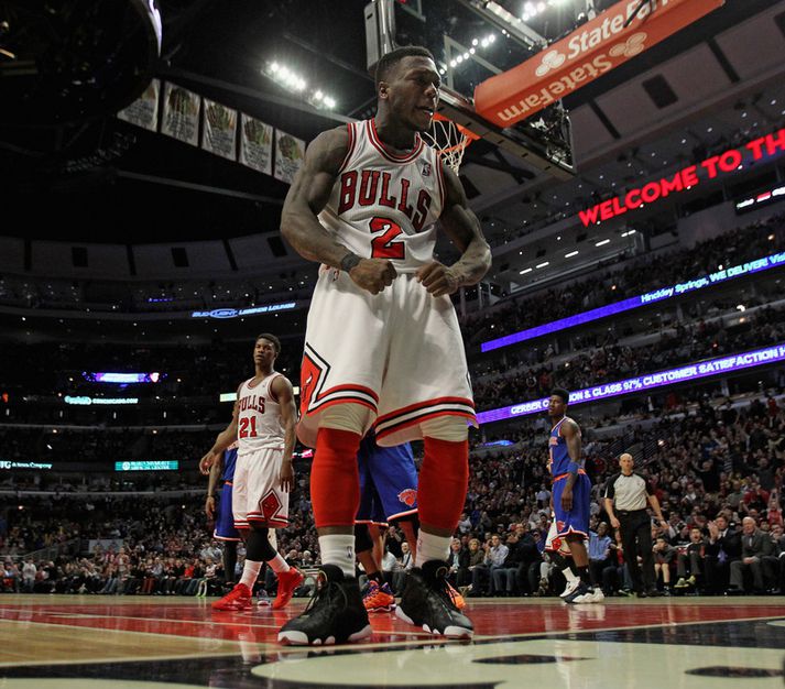 Nate Robinson fagnar í United Center í nótt.