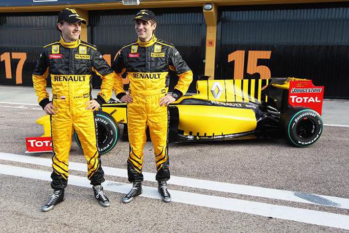 Robert Kubica og Vitaly Petrov aka báðir hjá Renault.