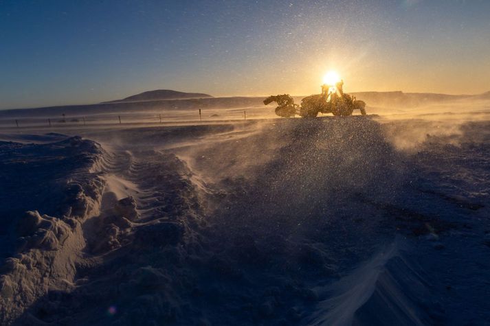 Frost verður á bilinu þrjú til tólf stig og kaldast inn til landsins.