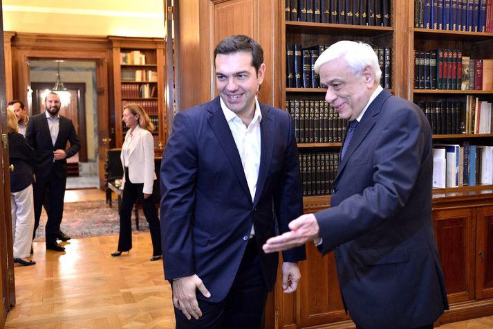 Alexis Tsipras gekk í gær á fund Prokopis Pavlopúlos forseta, eftir að hafa unnið nokkuð óvæntan kosningasigur um helgina.