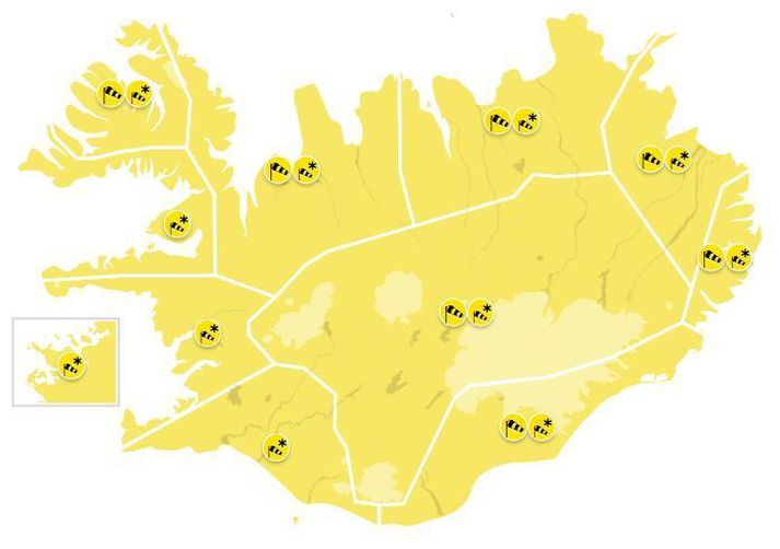 Búist er við stormi eða roki á norðanverðu landinu og mjög hvössum og varhugaverðum vindhviðum við fjöll.