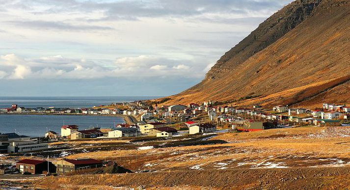 Stór hluti byggðarinnar fellur innan hættusvæðis. 
