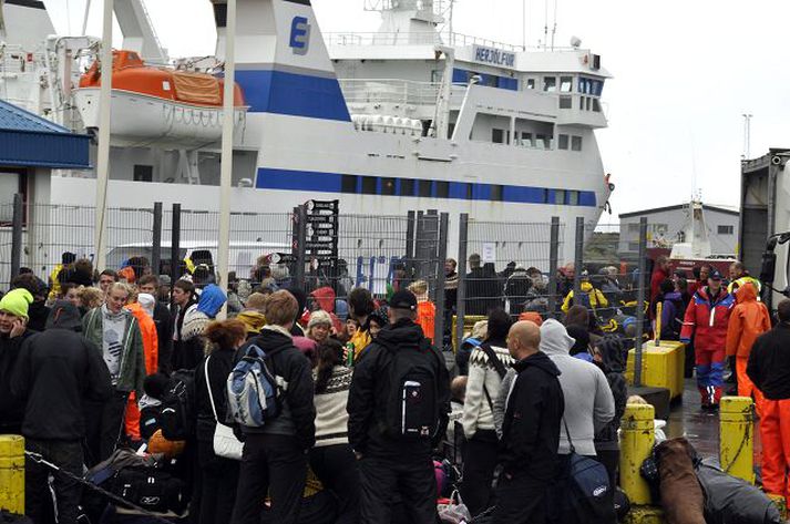 Þeir sem voru búnir að hugsa sér að ferðast til Vestamannaeyja með Herjólfi yfir Þjóðhátíð verða að hafa harðar hendur því miðarnir rjúka út.