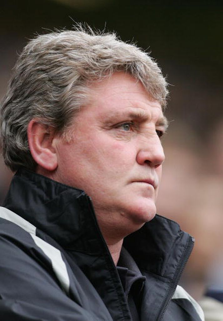 Steve Bruce var þungur á brún í dag.