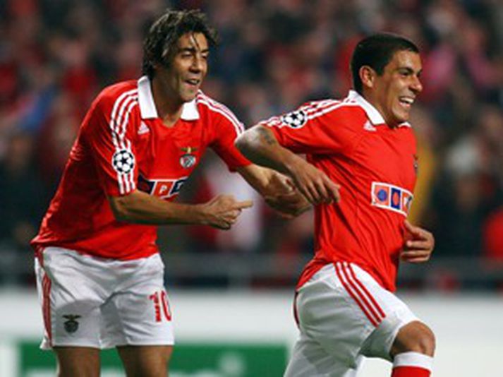 Pereira og Rui Costa fagna tímamótamarki Benfica í gærkvöld