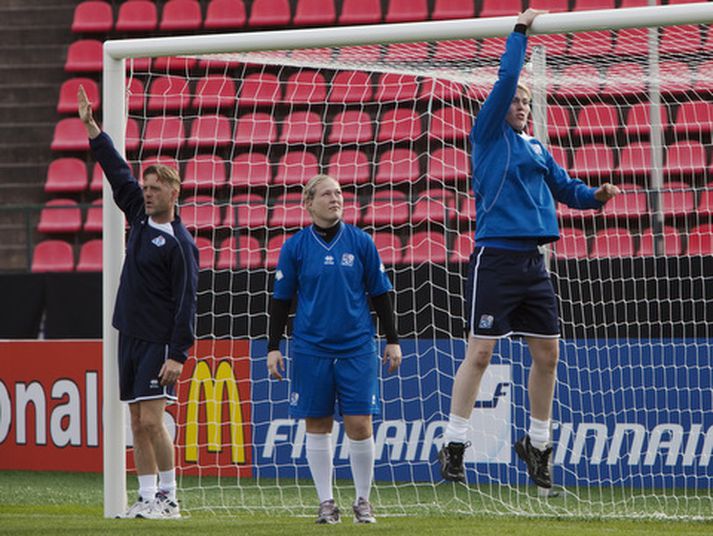 Þóra Björg Helgadóttir á æfingu með íslenska kvennalandsliðinu á EM í Finnlandi.