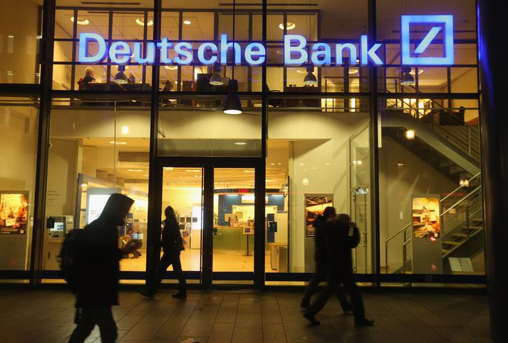Tilkynnt var um niðurskurð þúsund starfa hjá Deutsche Bank í dag.
