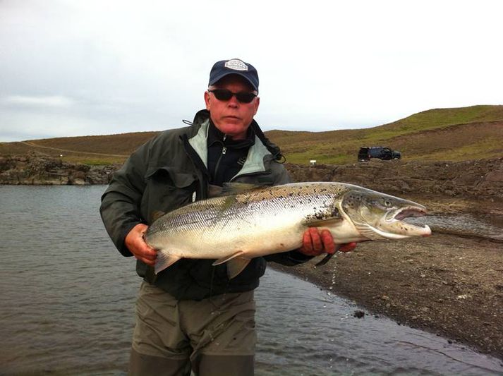 Sá stóri. Magnús Þórarinsson veiddi þennan 92 cm hæng á fluguna adda.is