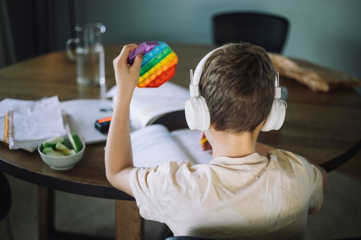 ADHD samtökin segja biðlista barna um og yfir 2 ár og miðað við óbreytt ástand geti fullorðnir sem koma nýir inn hjá AHDH teymi HH átt von á meira en 10 ára bið.