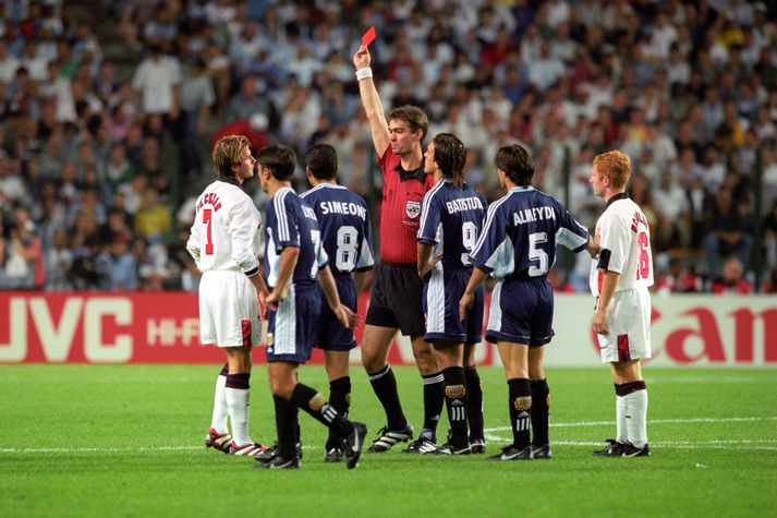 Kim Milton Nielsen rekur David Beckham af velli í leik Englands og Argentínu á HM 1998.