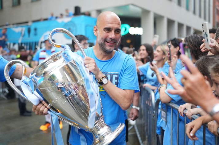 Pep Guardiola er í miklum metum hjá starfsfólki Manchester City.