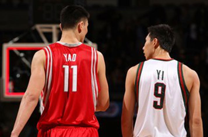 Yao Ming og Yi Jianlian voru báðir nokkuð frá sínu besta í nótt