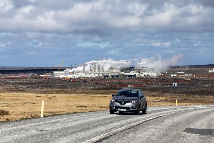 Heitavatnslaust varð á Suðurnesjum þegar lögn frá orkuverinu á Svartsengi fór undir hraun í febrúar. Í kjölfarið var ráðist í neyðarviðbragð til þess að finna önnur jarðhitasvæði sem gætu fyllt í skarð Svartsengis þar sem eldgos eru nú tíð.