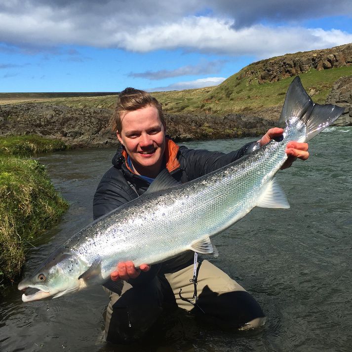 Þorsteinn Stefánsson með flottann lax úr Blöndu á liðnu sumri