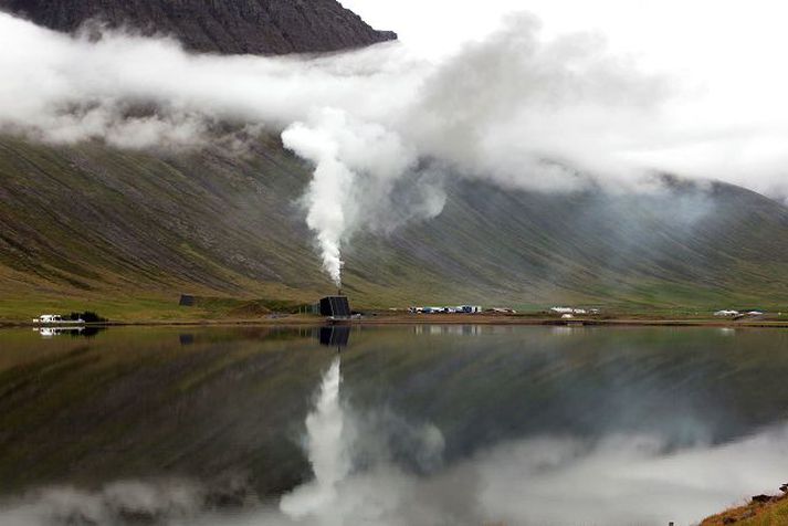 Mælingar í útblæstri árið 2009 sýndu að þungmálmarnir nikkel, arsen, blý, króm, kopar og vanadíum voru langt yfir mörkum. Ryk mældist þá rúmlega fimm sinnum meira en starfsleyfi kvað á um.mynd/halldór sveinbjörnsson