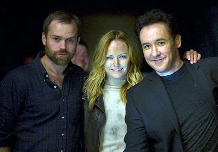 Óttar Guðnason ásamt Malin Åkerman og John Cusack við tökur á The Numbers Station.