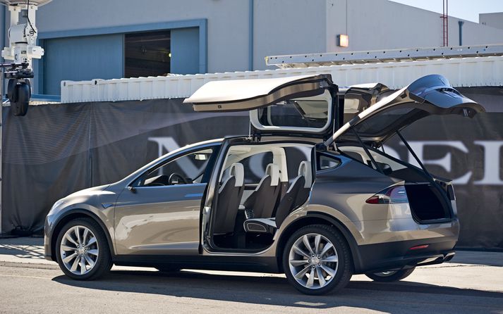 Tesla Model X kemur á markað seinna á árinu og margir bíða spenntir.