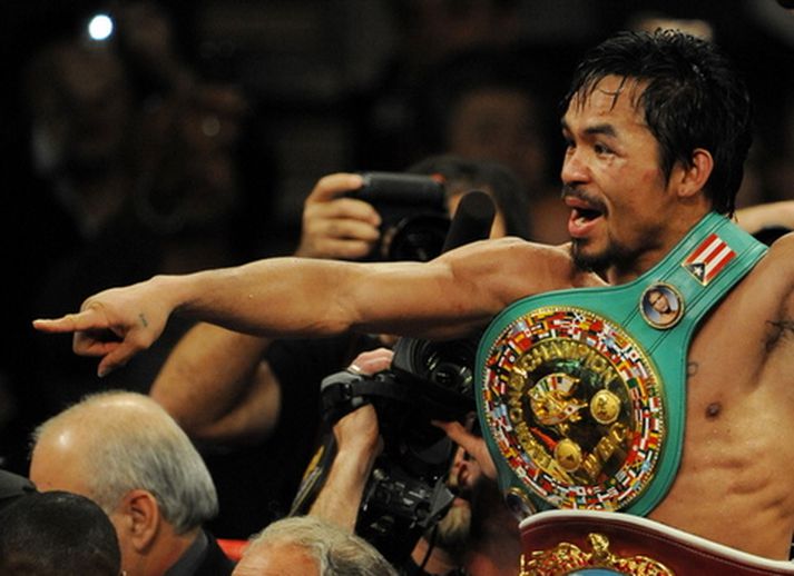 Manny Pacquaio fagnar sigri.