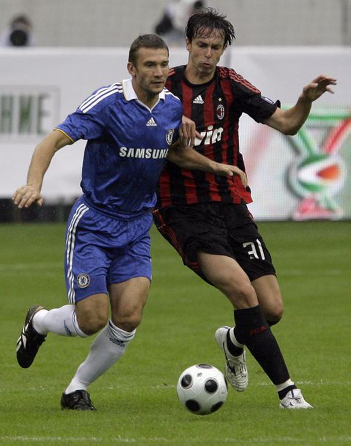 Digaeo í baráttu við Andriy Shevchenko.